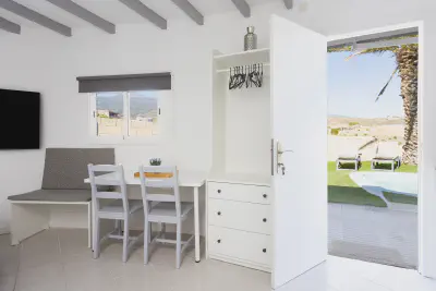 img/masonry/chebika-oasis-studio/Estudio 1 - Vistas comedor mas puerta.webp