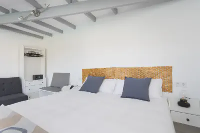 img/masonry/liwa-oasis-studio/Estudio 2 - Cama.webp