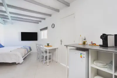 img/masonry/liwa-oasis-studio/Estudio 2 - Vista desde Kichenette.webp