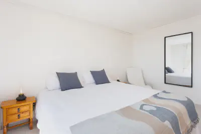 img/masonry/siwa-oasis-apartment/Apartamento - dormitorio desde ventanal.webp