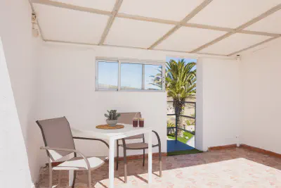 img/masonry/siwa-oasis-apartment/Apartamento - terraza sillon mesa.webp