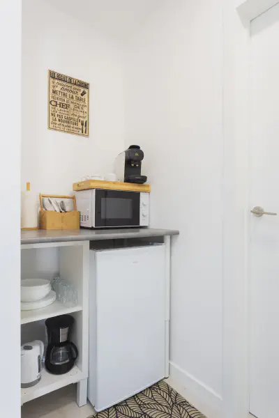 img/masonry/timia-oasis-studio/Estudio 3 - Kichenette 2.webp