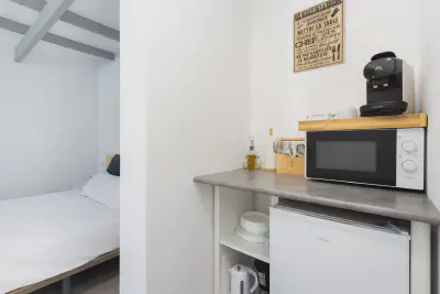 img/masonry/timia-oasis-studio/Estudio 3 - Kichenette.webp